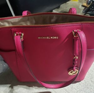 Michael kors jet set tote